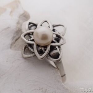 ARAGONIA - srebrny pierścionek z perłą