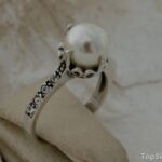ALLI - srebrny pierścionek z perła i kryształkami
