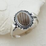 ROBERTA - srebrny pierścionek z krzemieniem pasiastym