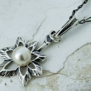 LIVIA - srebrny wisiorek z perłą