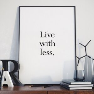 Live with less - plakat minimalistyczny w ramie, wymiary - 30cm x 40cm, wersja - białe napisy + czarne tło, kolor ramki - czarny
