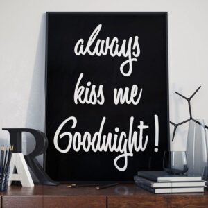 Always kiss me goodnight! - plakat typograficzny, wymiary - 20cm x 30cm, ramka - biała
