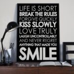Life is short, smile - plakat typograficzny, wymiary - 40cm x 50cm, ramka - biała