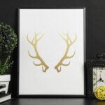 Rogi jelenia - plakat ze złotym nadrukiem, wymiary - 20cm x 30cm, kolor ramki - biały, kolor nadruku - srebrny