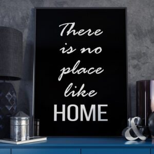 There is no place like home - plakat typograficzny w ramie, wymiary - 20cm x 30cm, ramka - biała