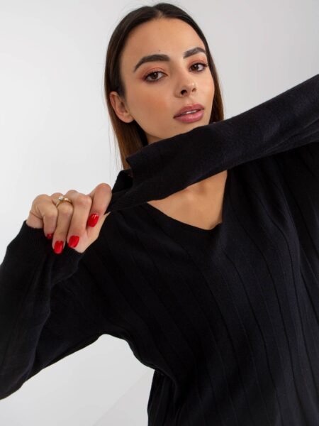 Sweter klasyczny czarny casual dekolt w kształcie. V rękaw długi materiał prążkowany