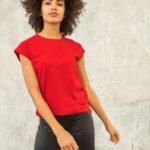T-shirt jednokolorowy czerwony casual sportowy dekolt okrągły rękaw krótki