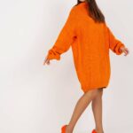 Sweter dzianinowa pomarańczowy sukienka dekolt półgolf rękaw długi długość przed kolano