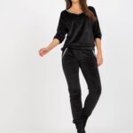 Komplet welurowy czarny casual bluza i spodnie dekolt w kształcie. V rękaw 3/4 nogawka ze ściągaczem długość długa