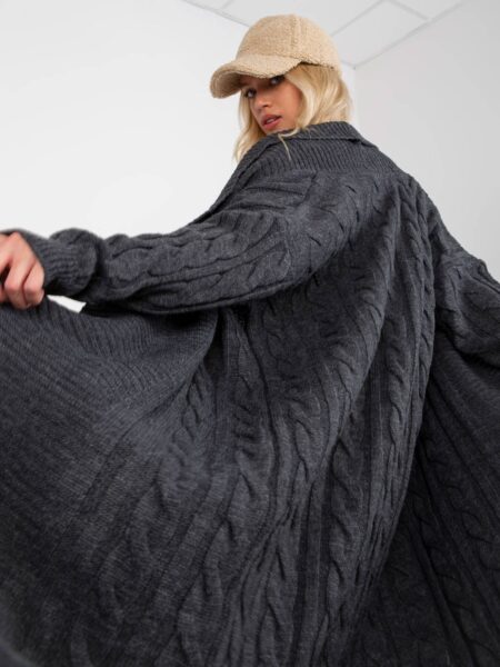 Komplet casualowy ciemny szary casual sweter i top szorty dekolt w kształcie. V rękaw długi na ramiączkach nogawka zwężana długość krótka długa