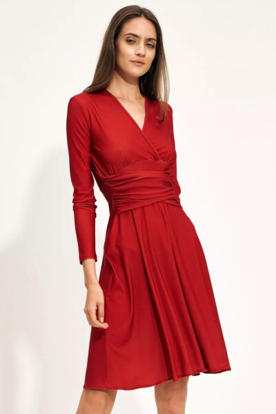 Czerwona sukienka z kopertowym dekoltem