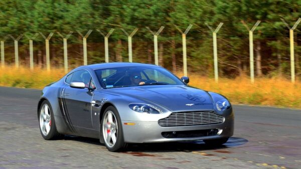 Jazda. Aston. Martin. V8 Vantage - kierowca - Cała. Polska - 1 okrążenie