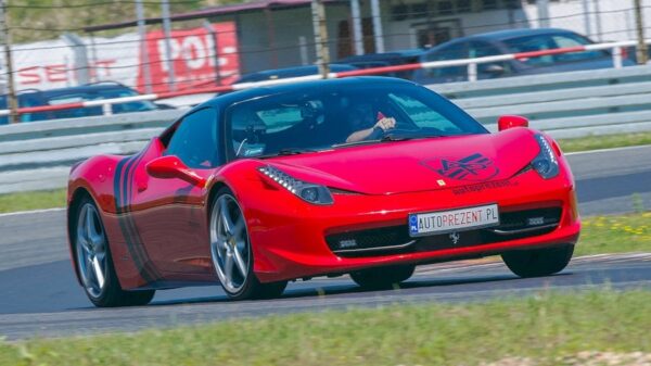 Jazda. Ferrari. F458 Italia - kierowca - Poznań Główny - 2 okrążenia