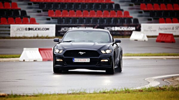 Jazda. Ford. Mustang - kierowca - Tor. Ułęż (Warszawa, Lublin) - 1 okrążenie