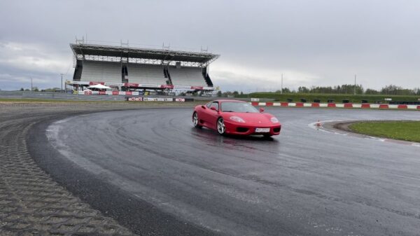 Jazda. Ferrari. Modena - kierowca - Poznań - 2 okrążenia