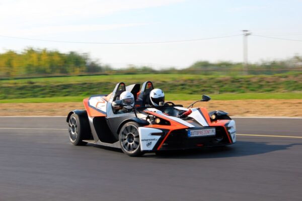 Jazda bolidem. KTM XBOW - kierowca - Tor. Kraków - 1 okrążenie