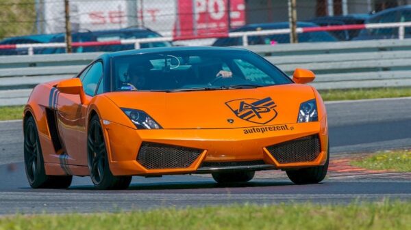 Jazda. Lamborghini. Gallardo i. Nissan. GTR - kierowca - Tor. Bednary (Poznań) - 2 okrążenia