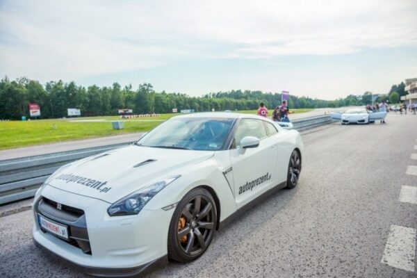 Jazda. Nissan. GT-R - kierowca - Cała. Polska - 3 okrążenia