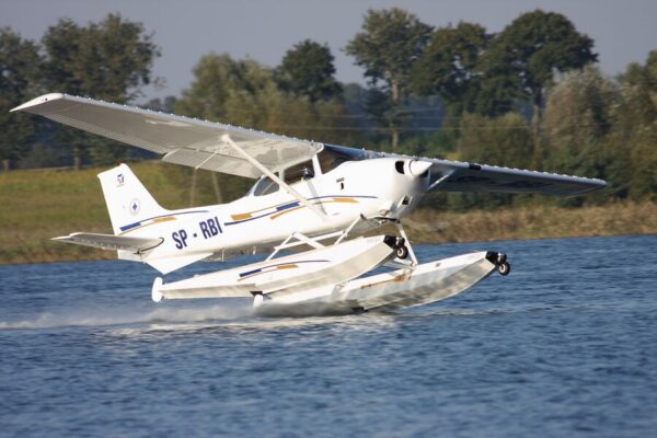 Lot widokowy samolotem - Poznań - Cessna 172 floatplane - 60 minut