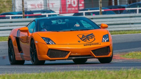 Jazda. Lamborghini. Gallardo i. Audi. R8 - kierowca - Tor. Bednary (Poznań) - 2 okrążenia